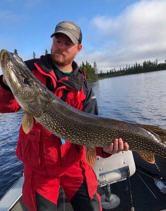 Trophy northern pike fishing on Nungesser Lake
